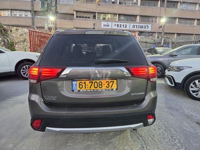 מיצובישי אאוטלנדר