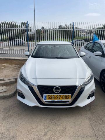 ניסאן אלטימה