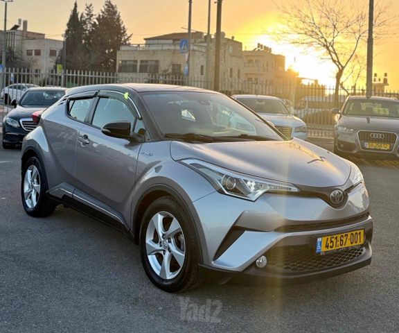 מודעת רכב טויוטה C-HR