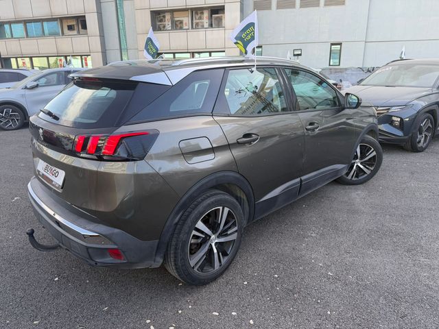 פיג'ו 3008