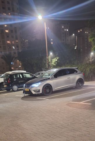 מודעת רכב סיאט לאון