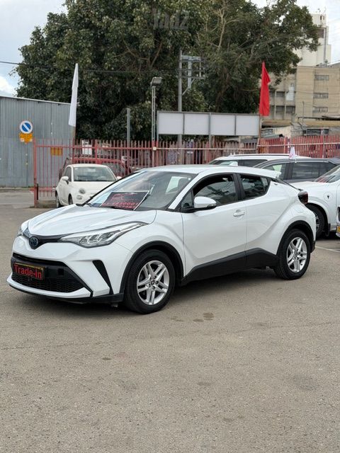 מודעת רכב טויוטה C-HR