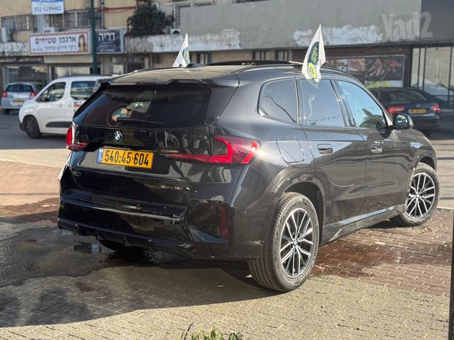 ב מ וו X1