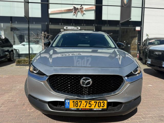 מודעת רכב מאזדה CX-30