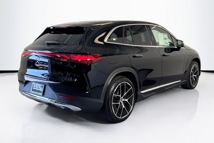 מרצדס-בנץ EQE SUV