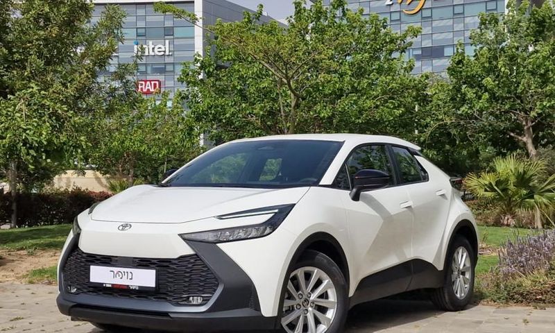 מודעת רכב טויוטה C-HR