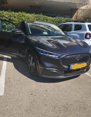 מודעת רכב פורד מוסטנג Mach-E