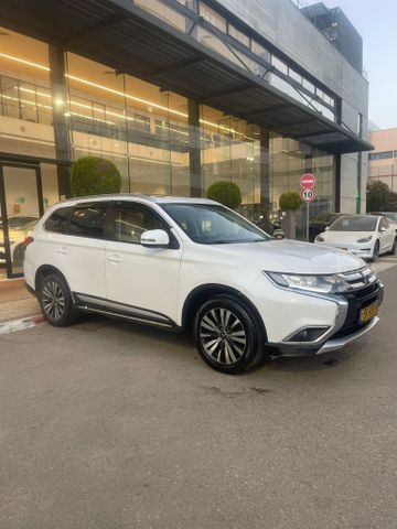 מיצובישי אאוטלנדר