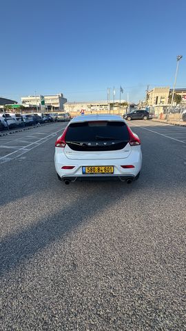 וולוו V40