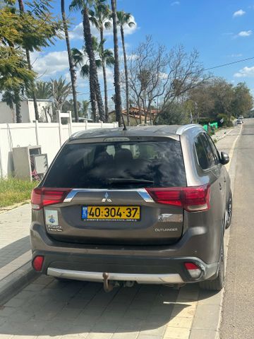 מיצובישי אאוטלנדר