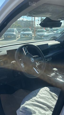 אם ג'י EHS PHEV