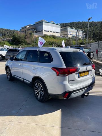 מיצובישי אאוטלנדר