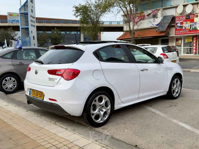 אלפא רומיאו ג'ולייטה