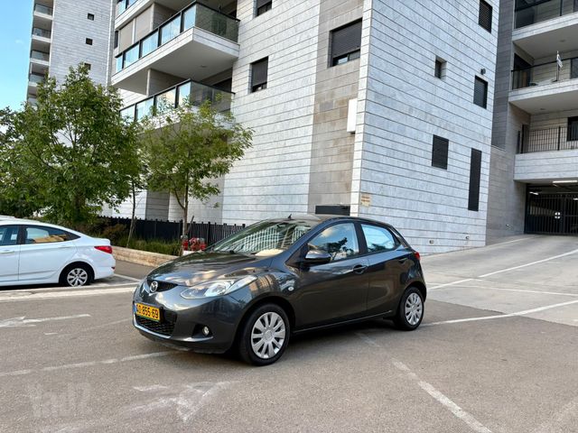 מודעת רכב מאזדה 2