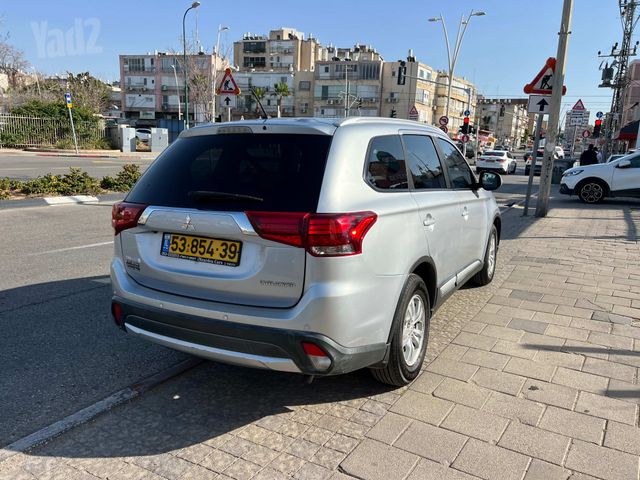מיצובישי אאוטלנדר