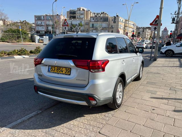 מיצובישי אאוטלנדר
