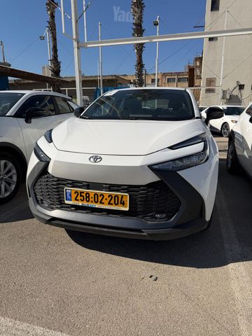 מודעת רכב טויוטה C-HR