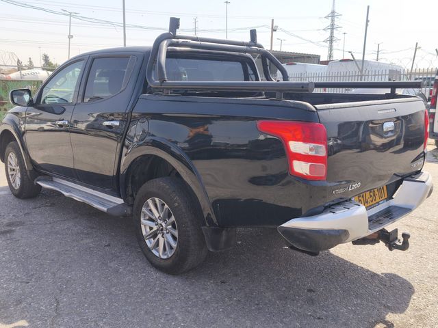 מיצובישי טרייטון / L200