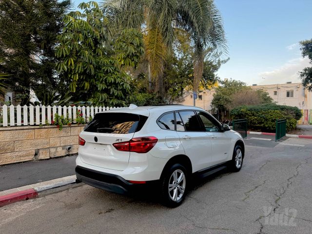 ב מ וו X1