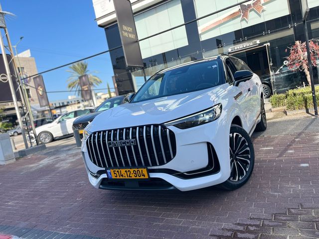 ג'אקו J8
