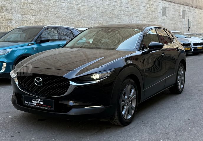 מודעת רכב מאזדה CX-30