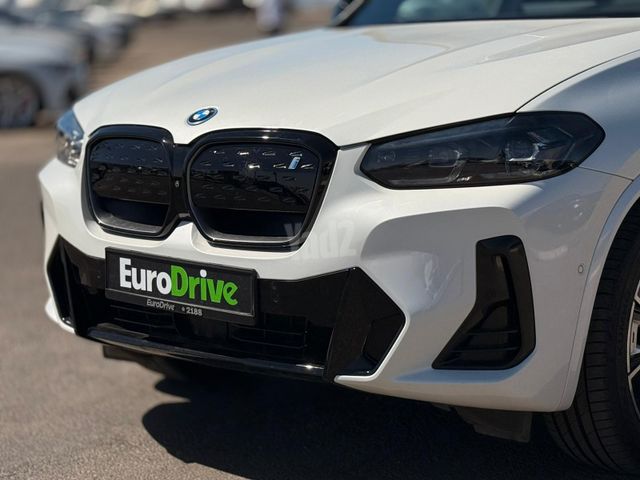 ב מ וו iX3