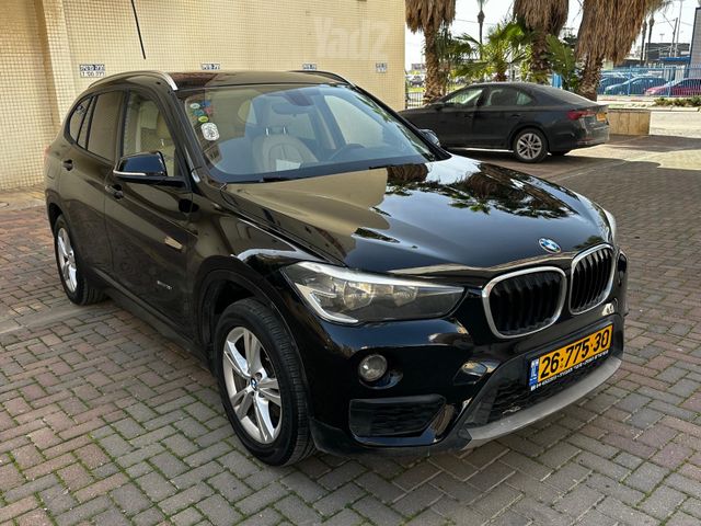 ב מ וו X1