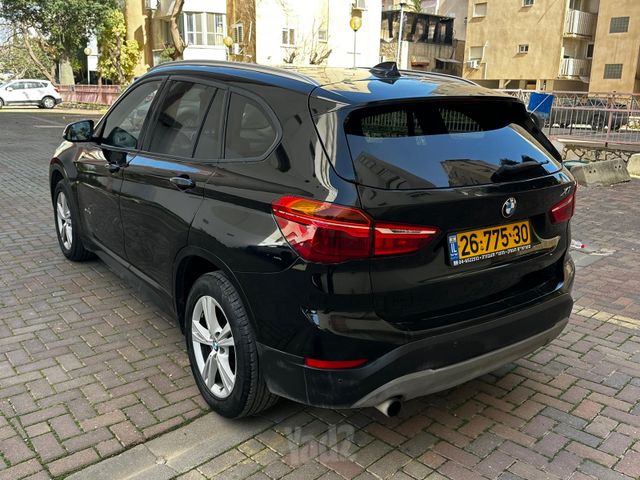 ב מ וו X1