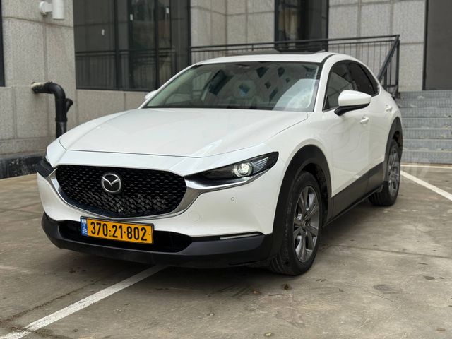 מודעת רכב מאזדה CX-30