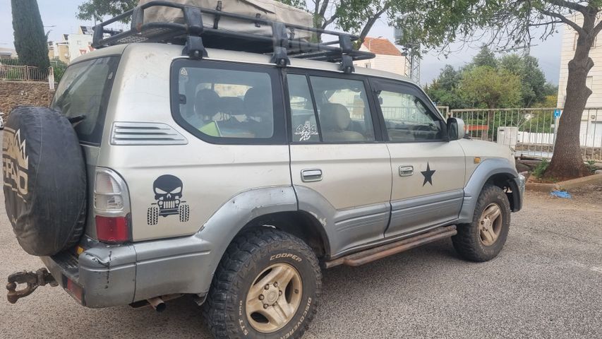 טויוטה לנד קרוזר
