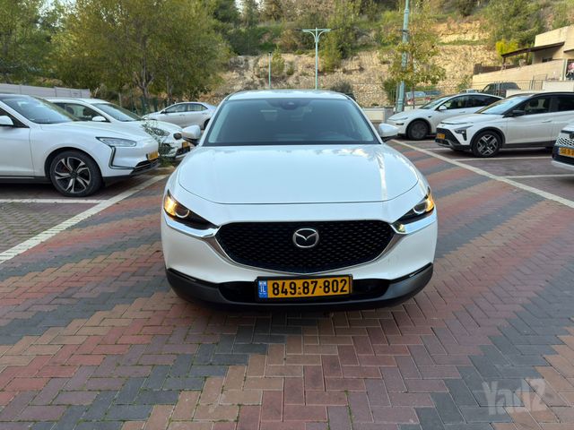 מודעת רכב מאזדה CX-30