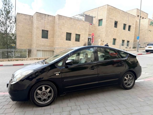 טויוטה פריוס