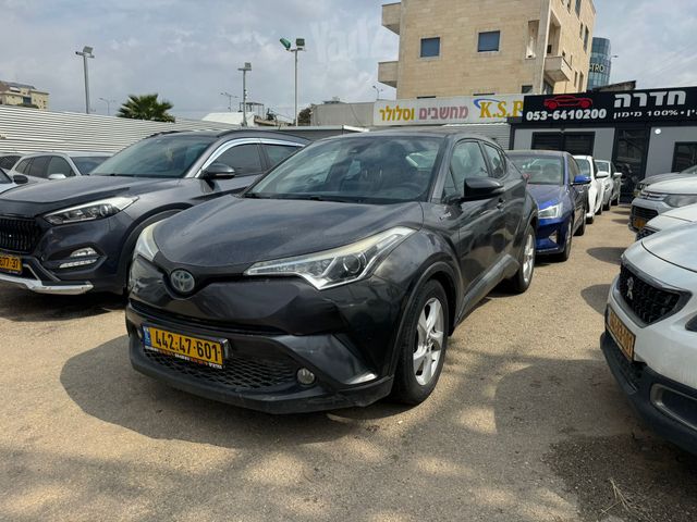 מודעת רכב טויוטה C-HR