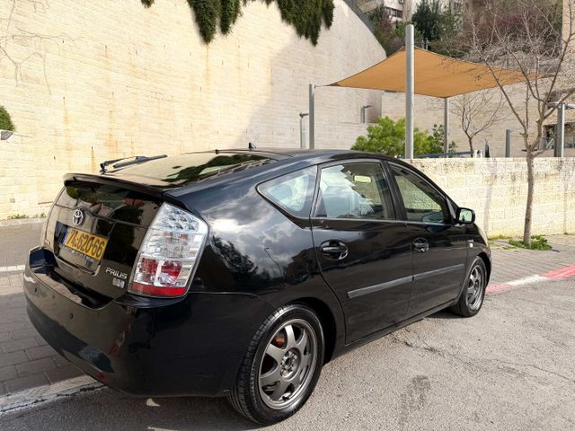 טויוטה פריוס