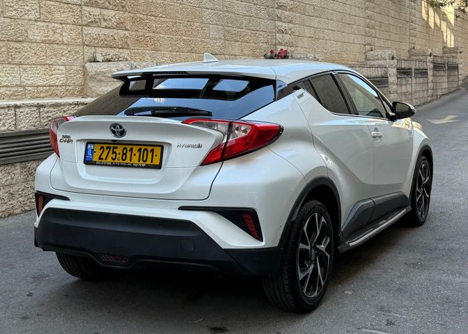 מודעת רכב טויוטה C-HR