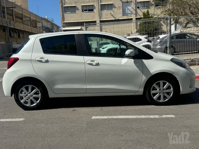 טויוטה יאריס