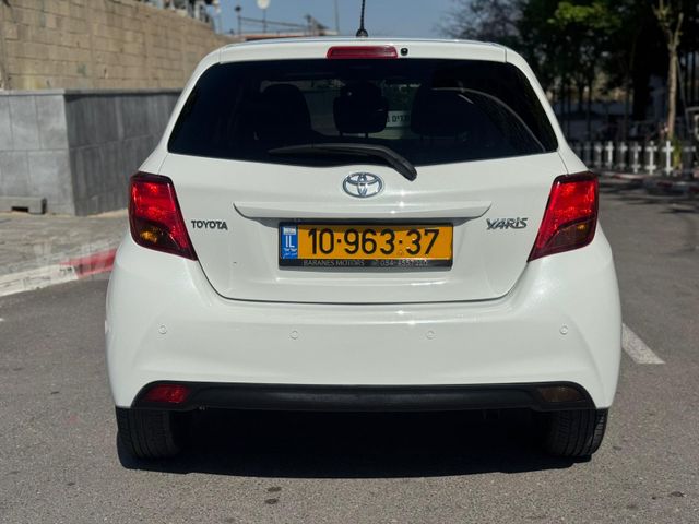 טויוטה יאריס