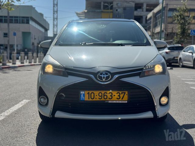 טויוטה יאריס