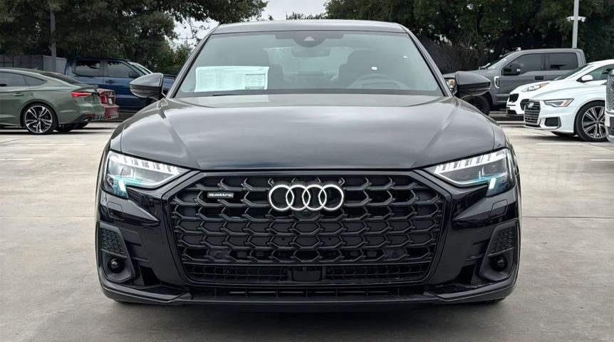אאודי A8