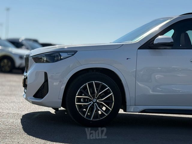 ב מ וו X1