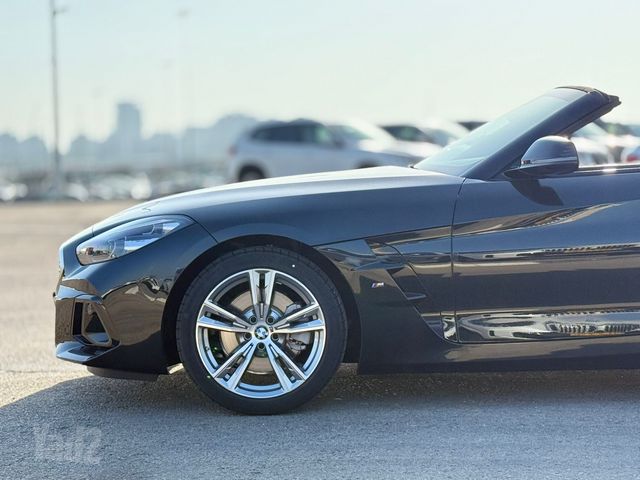 ב מ וו Z4