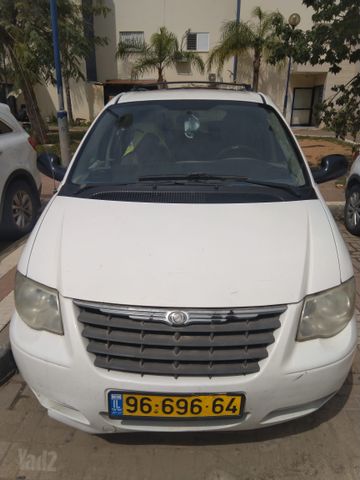 מודעת רכב קרייזלר טאון אנד קאנטרי