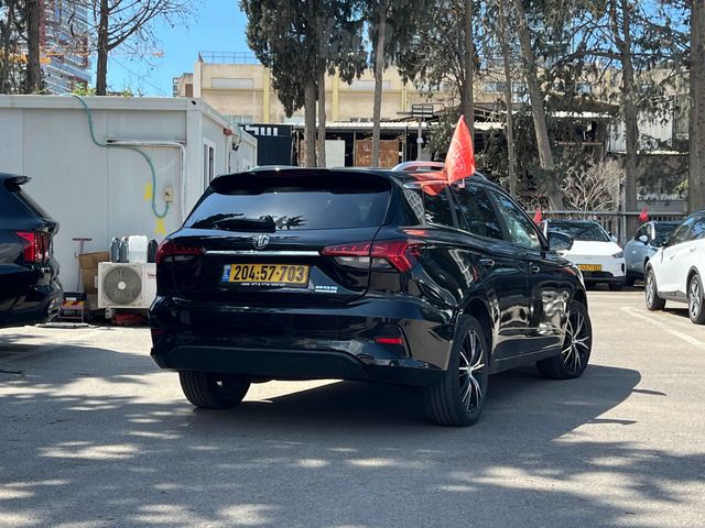 אם ג'י MG5