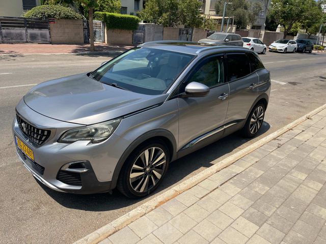 פיג'ו 3008