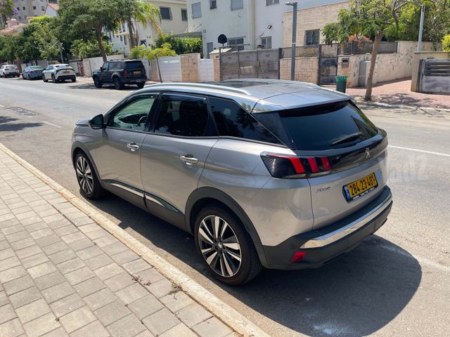 פיג'ו 3008