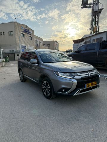 מיצובישי אאוטלנדר