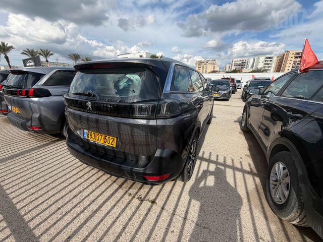 פיג'ו 5008