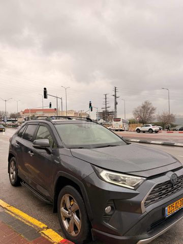 טויוטה RAV4