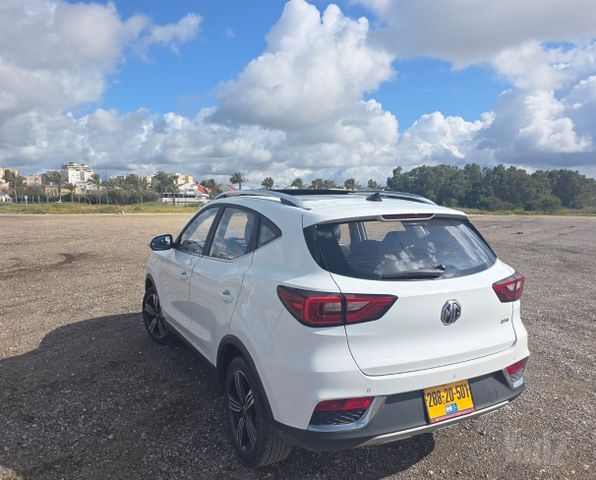אם ג'י ZS