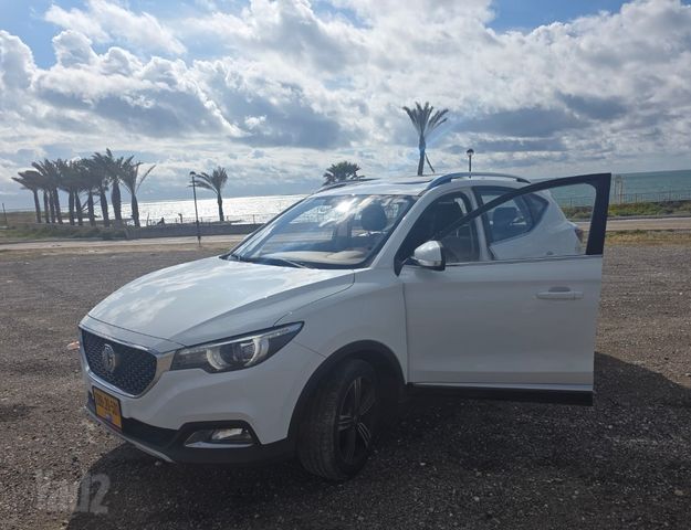 אם ג'י ZS